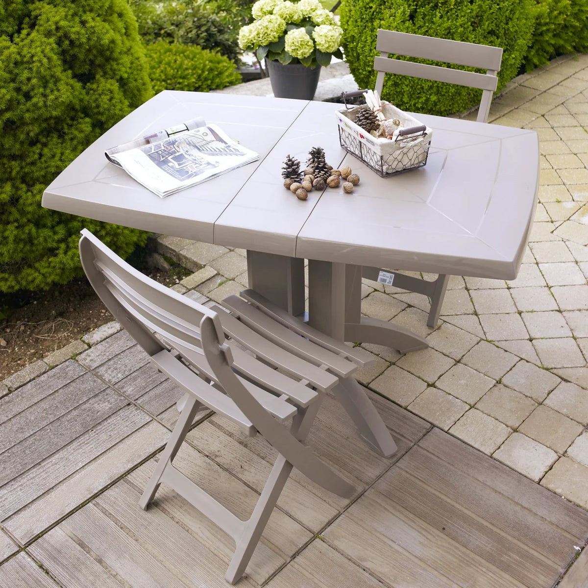 Grosfillex Vega Table repas rabattable 118x77cm
