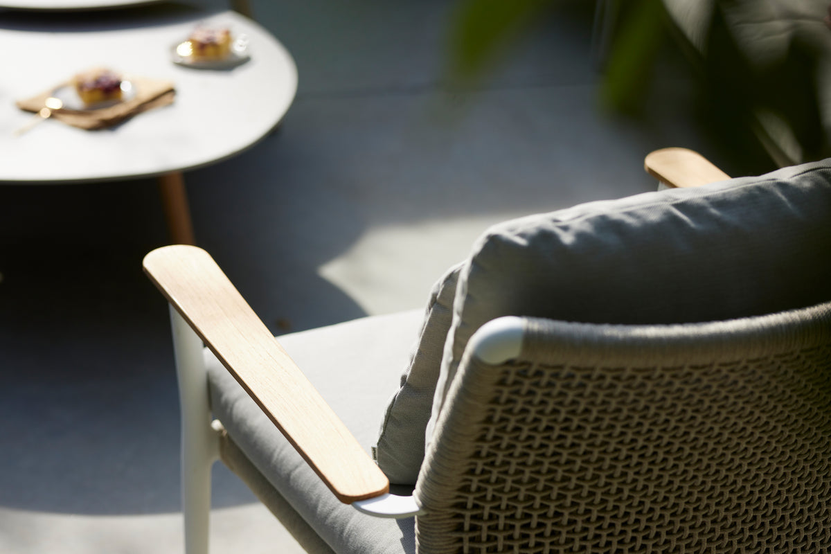 Diphano Ray Fauteuil Club Lounge avec accoudoirs en teck, coussins non inclus