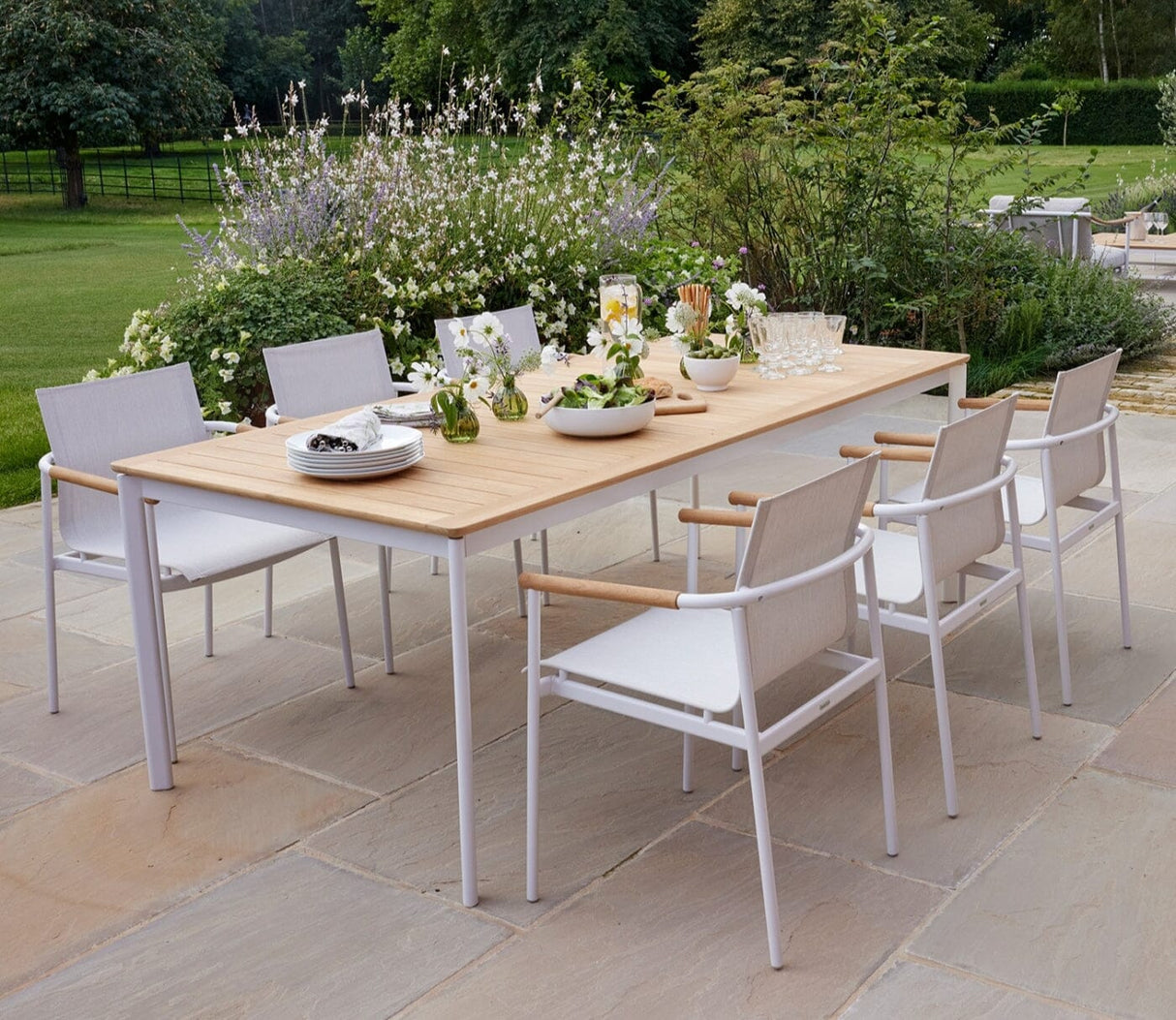 Barlow Tyrie Around Dining Table repas 160 (154x100cm)