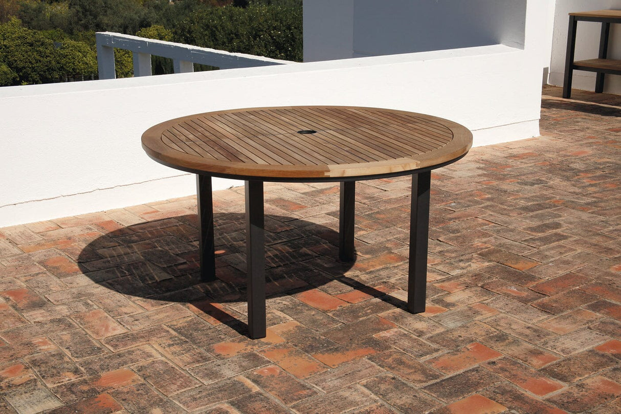 Barlow Tyrie Aura Dining Table 140 (ronde Ø141cm) Plateau Teck