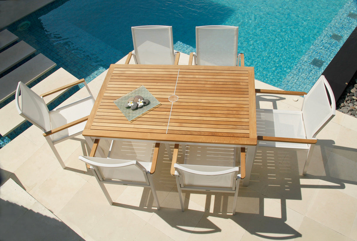 Barlow Tyrie Aura Dining Table 150 (145x90cm) Plateau Teck