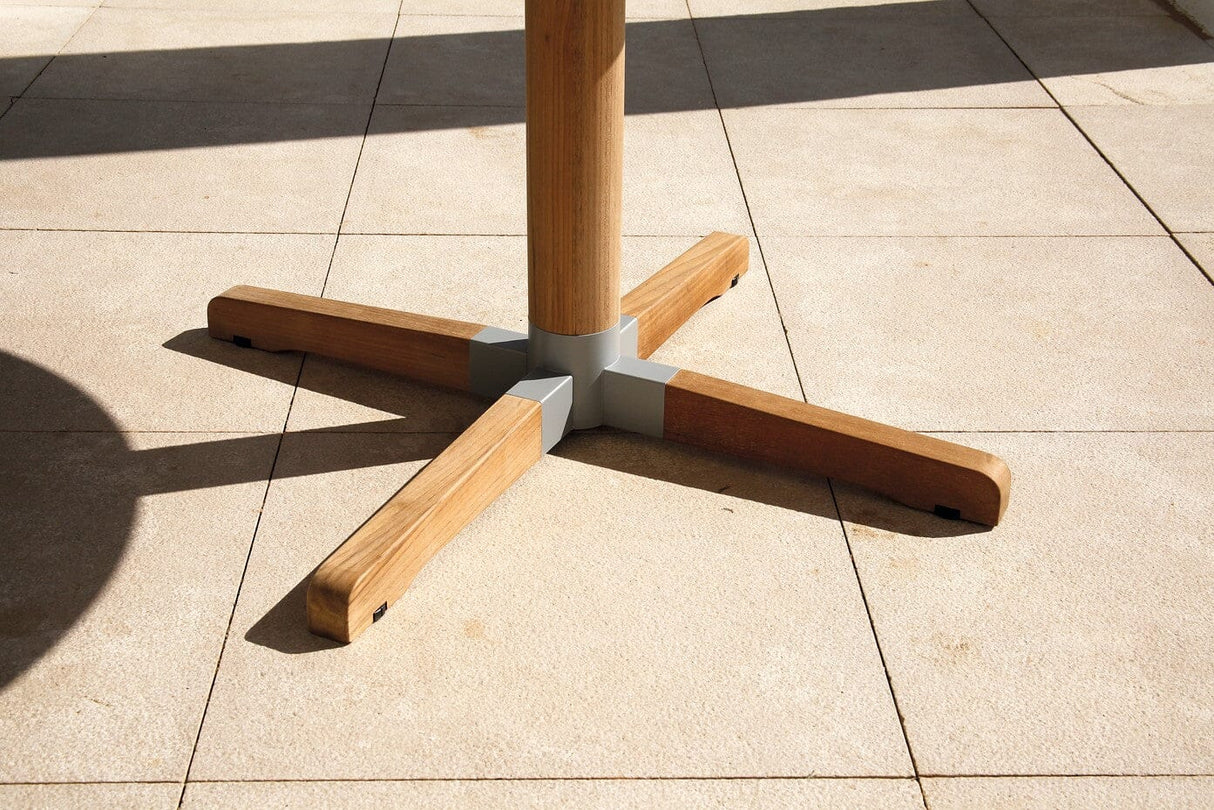 Barlow Tyrie Bermuda Table 90 Pied central (Ø90cm)