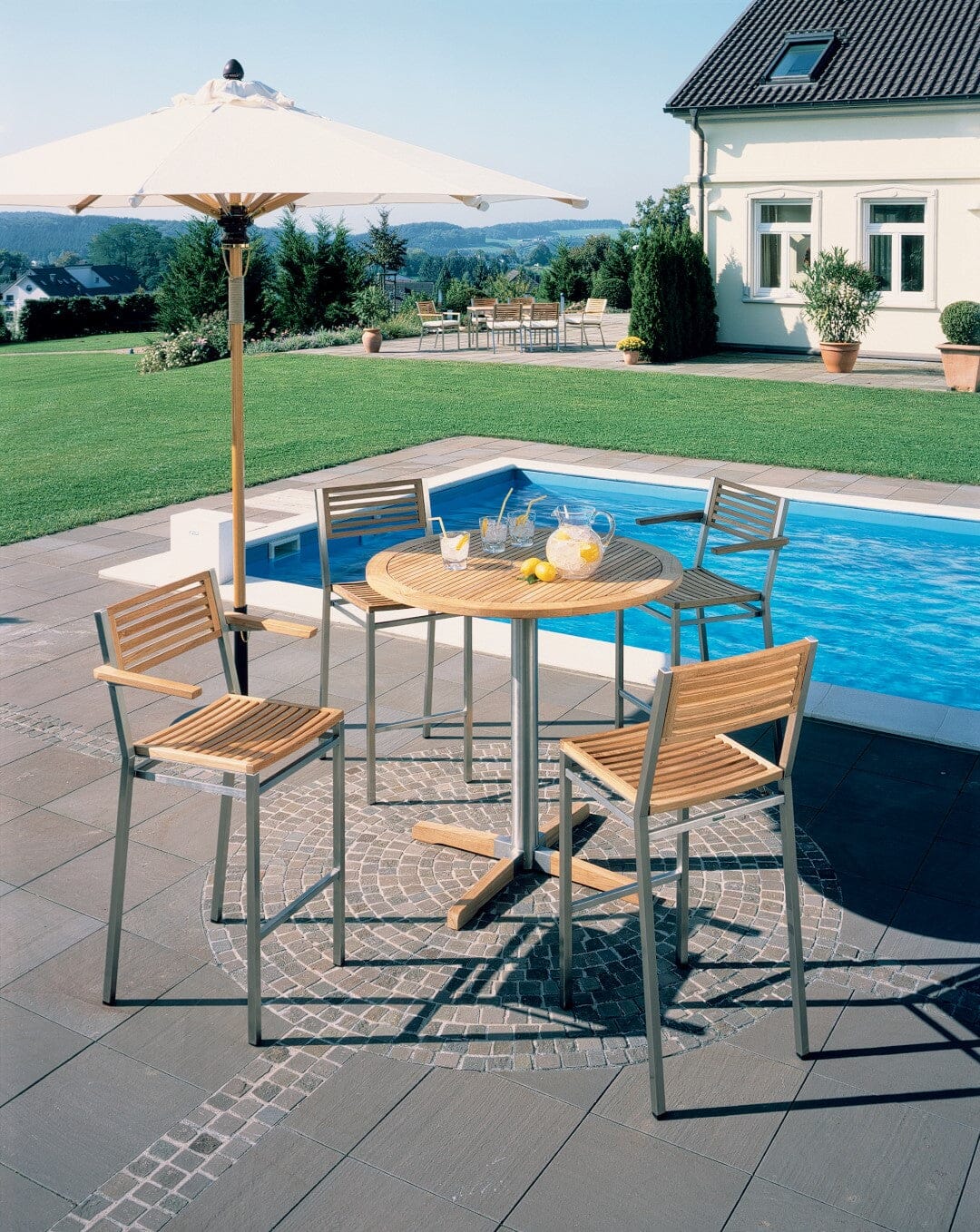 Barlow Tyrie Equinox High Dining Fauteuil haut de bar inox avec assise et dossier en Teck