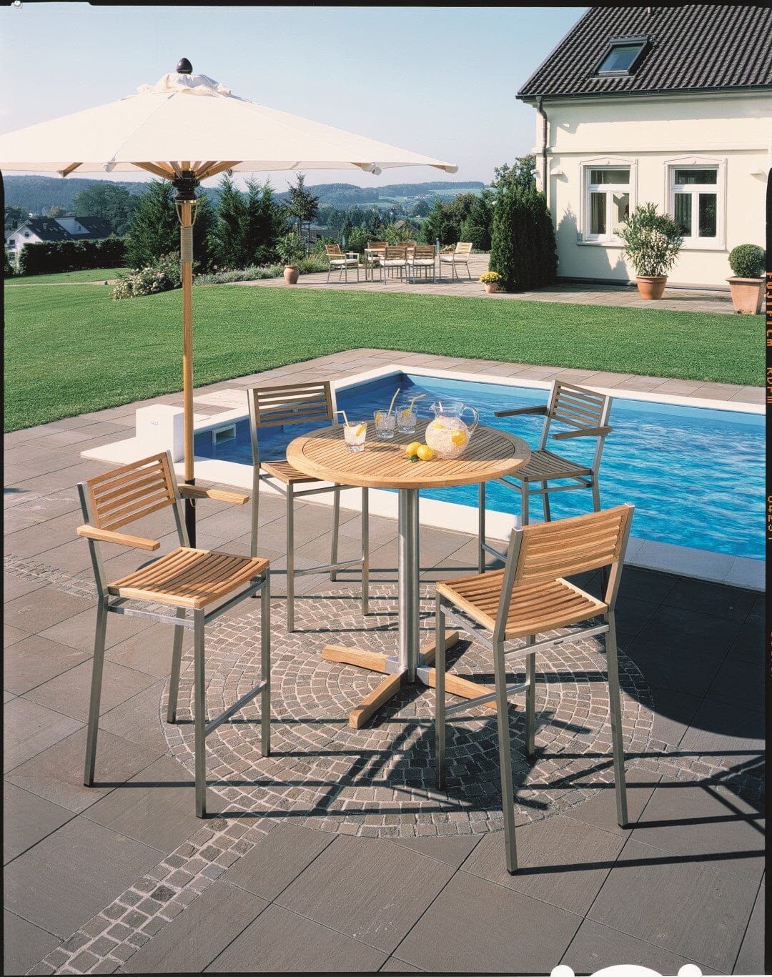 Barlow Tyrie Equinox High Dining Table haute de bar 100 (ronde Ø102cm H:99cm) inox - Plateau Teck