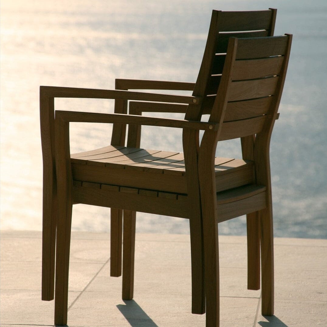 Barlow Tyrie Horizon Fauteuil repas empilable avec assise et dossier Teck