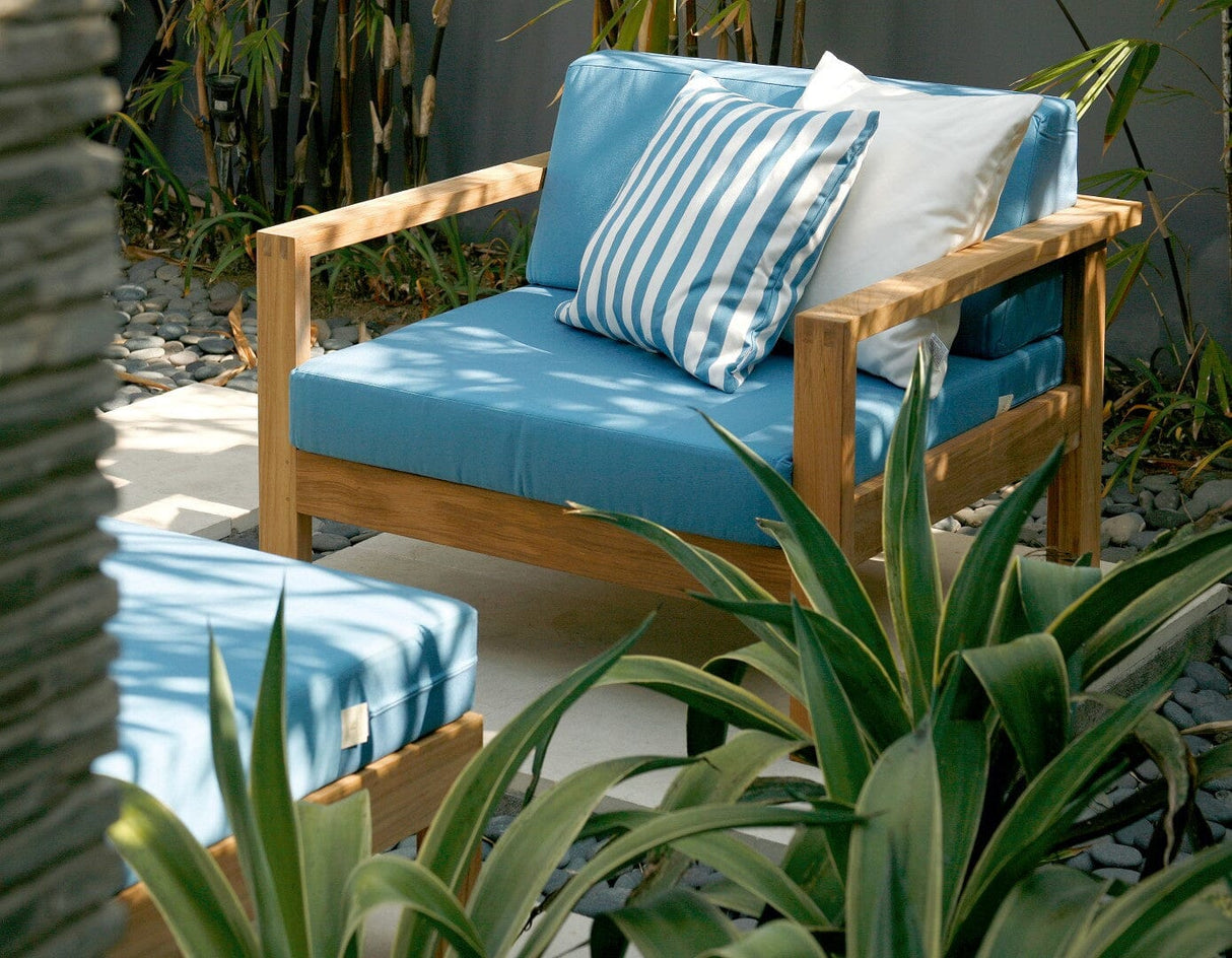 Barlow Tyrie Linear Fauteuil Club lounge avec coussins