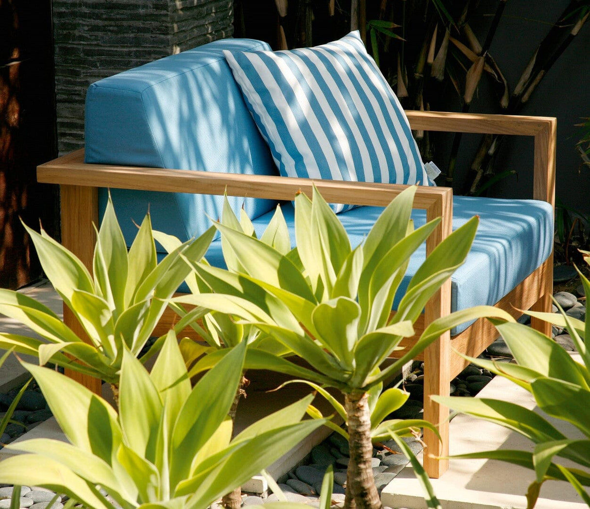 Barlow Tyrie Linear Fauteuil Club lounge avec coussins