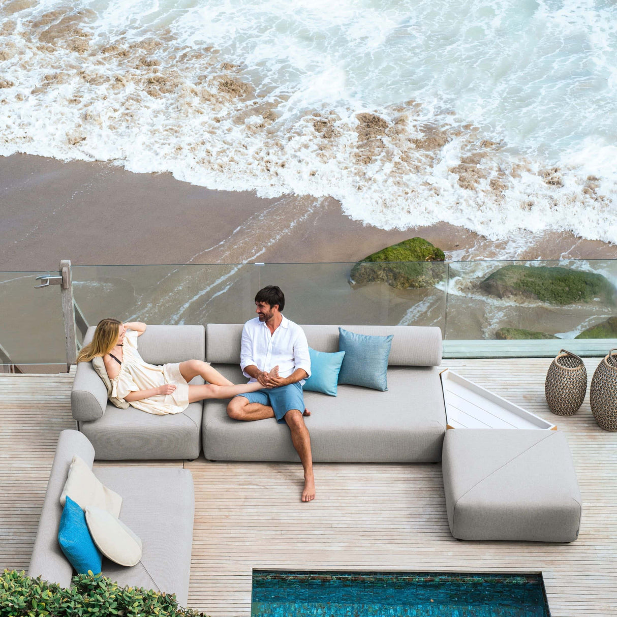 Dedon Brixx Side Table / Table d'appoint triangular