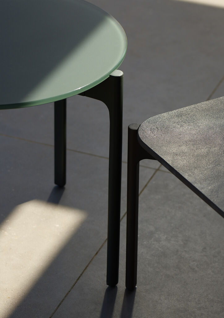 Dedon Izon Set Side Table / Table d'appoint Ø54,5cm, avec glass plateau en Nori