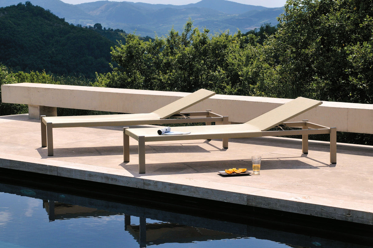 Emu 295 Shine Chaise Longue aluminium