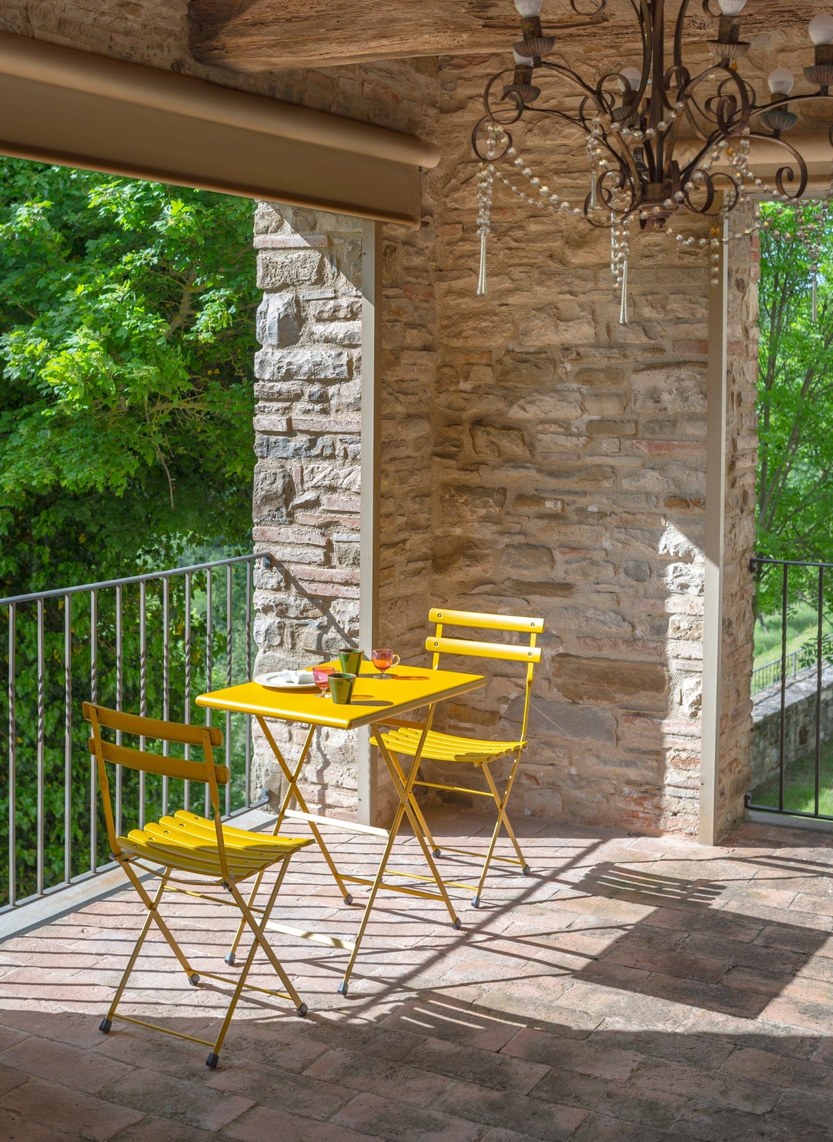 Emu 3513 Arc-en-ciel Set Table et 2 Chaises