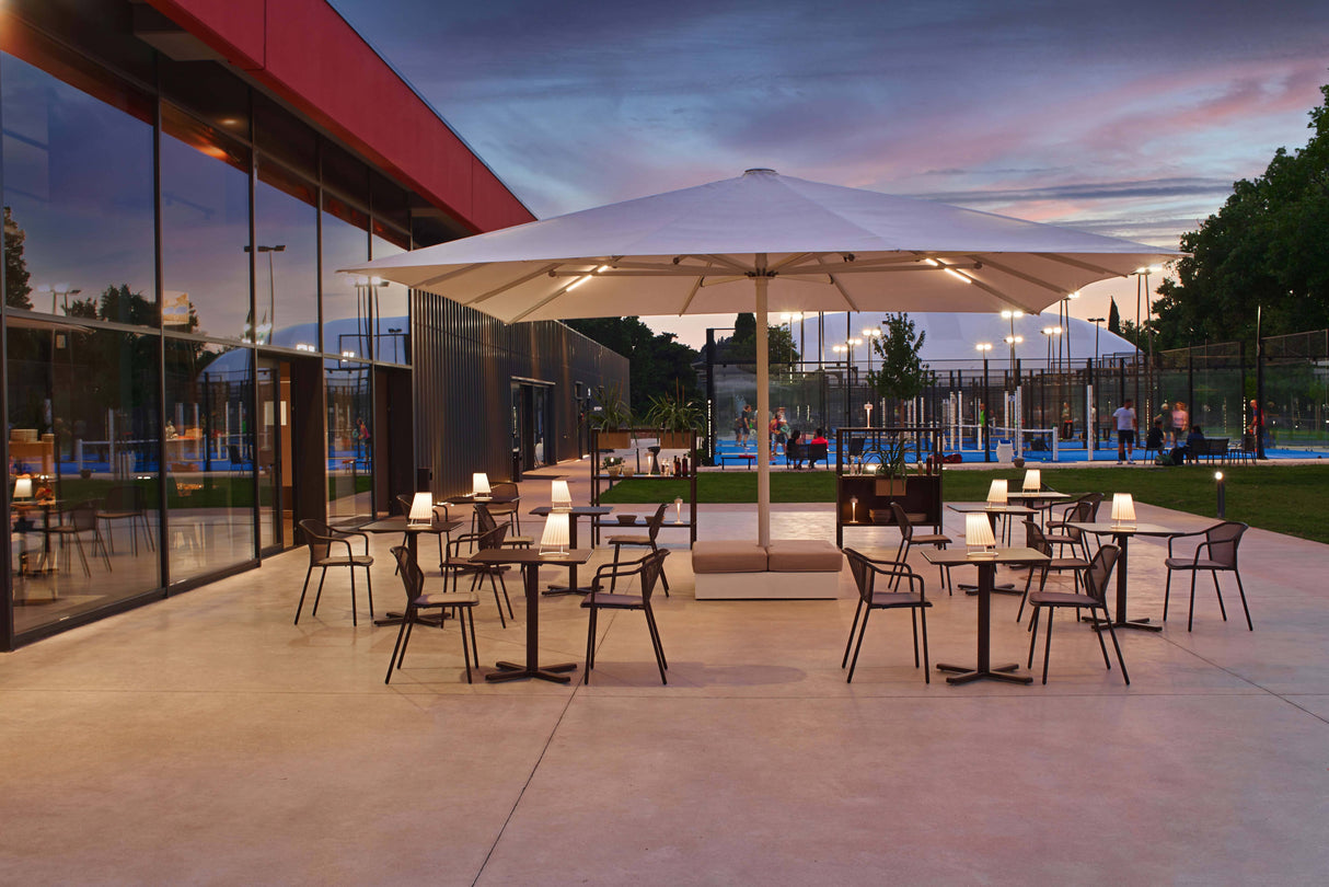 Emu 525 Darwin Table repas 70x70cm