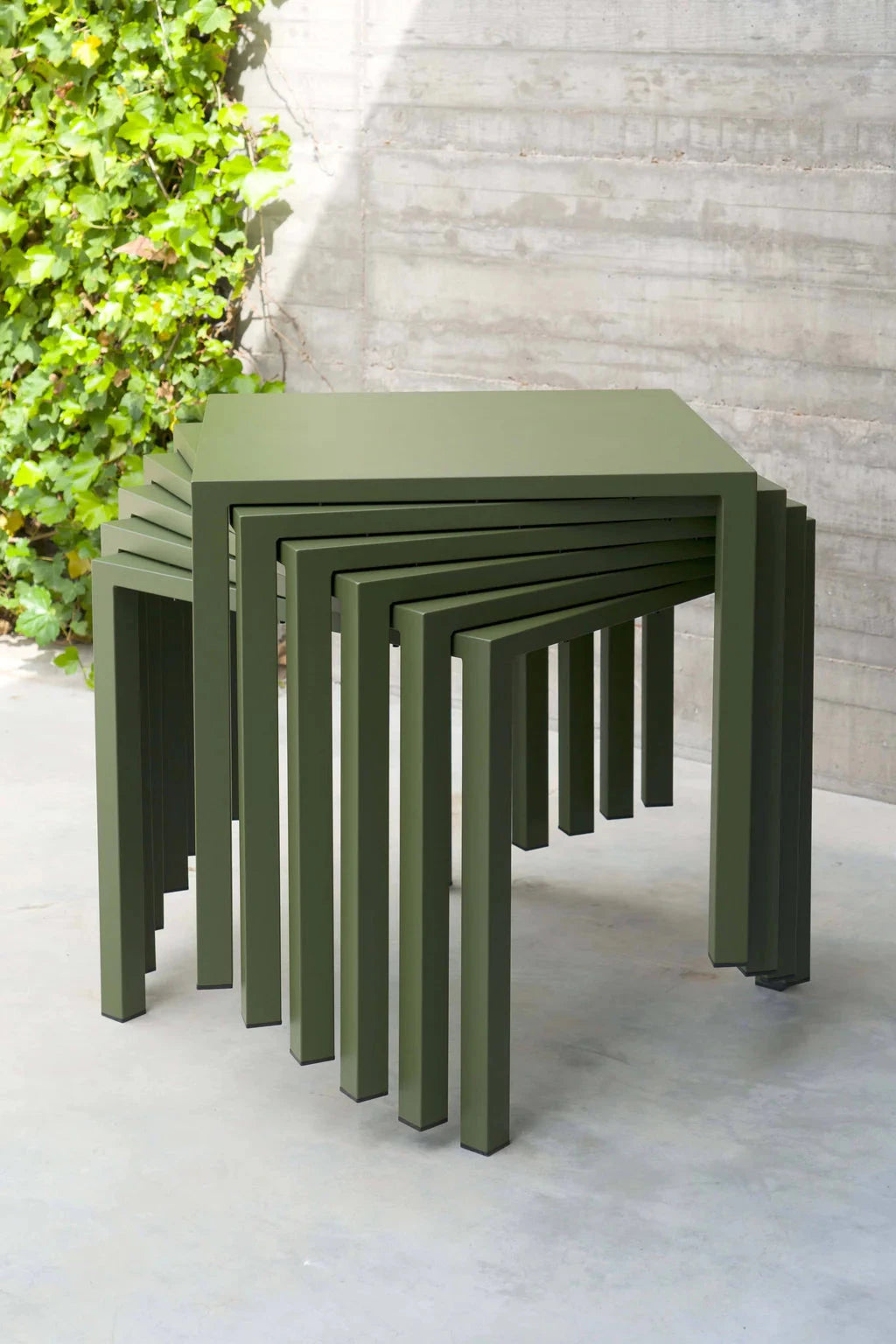 Emu 859 Nova Table repas 90x90cm