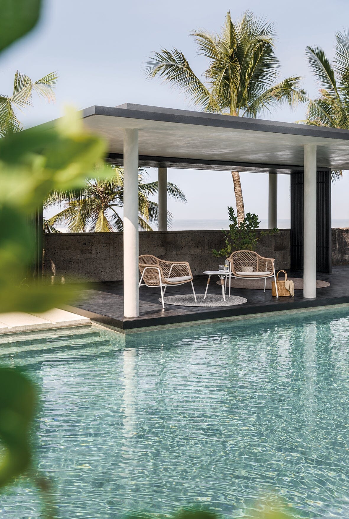 Gloster Fresco Side Table Ø48cm h:44cm White / Wheat - Ceramic