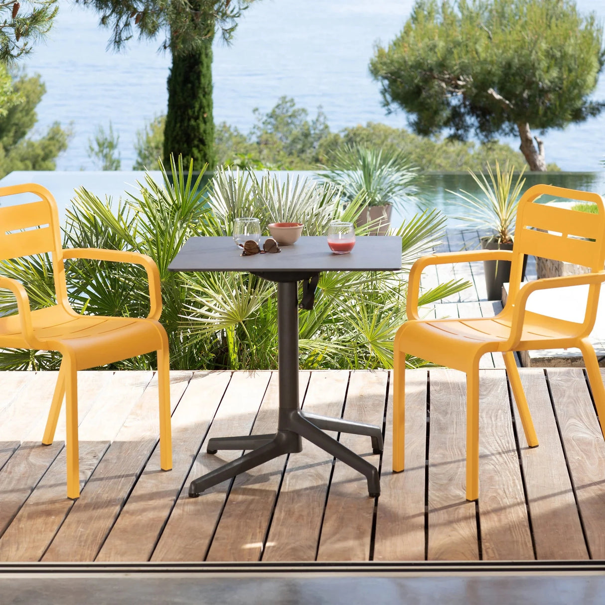 Grosfillex Cannes Fauteuil repas empilable