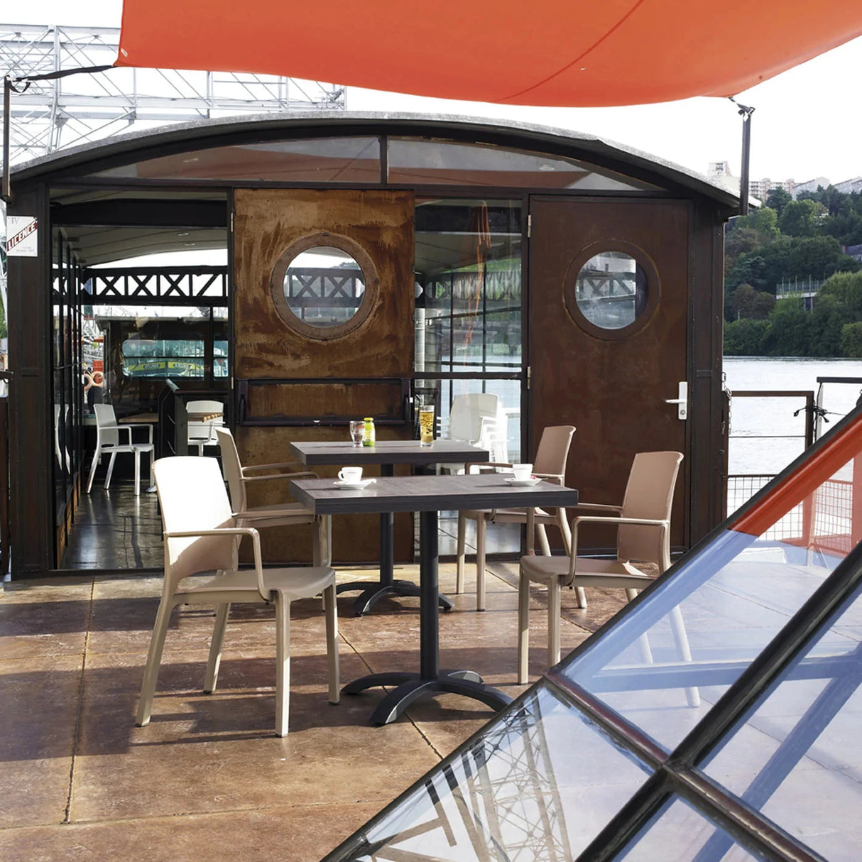 Grosfillex Ecofix Pied Bistro central fixe