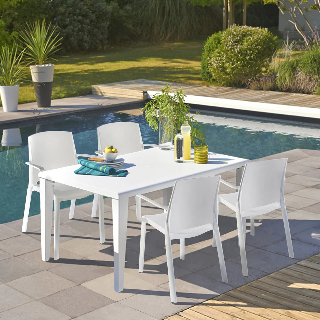 Grosfillex Milton Fauteuil repas empilable