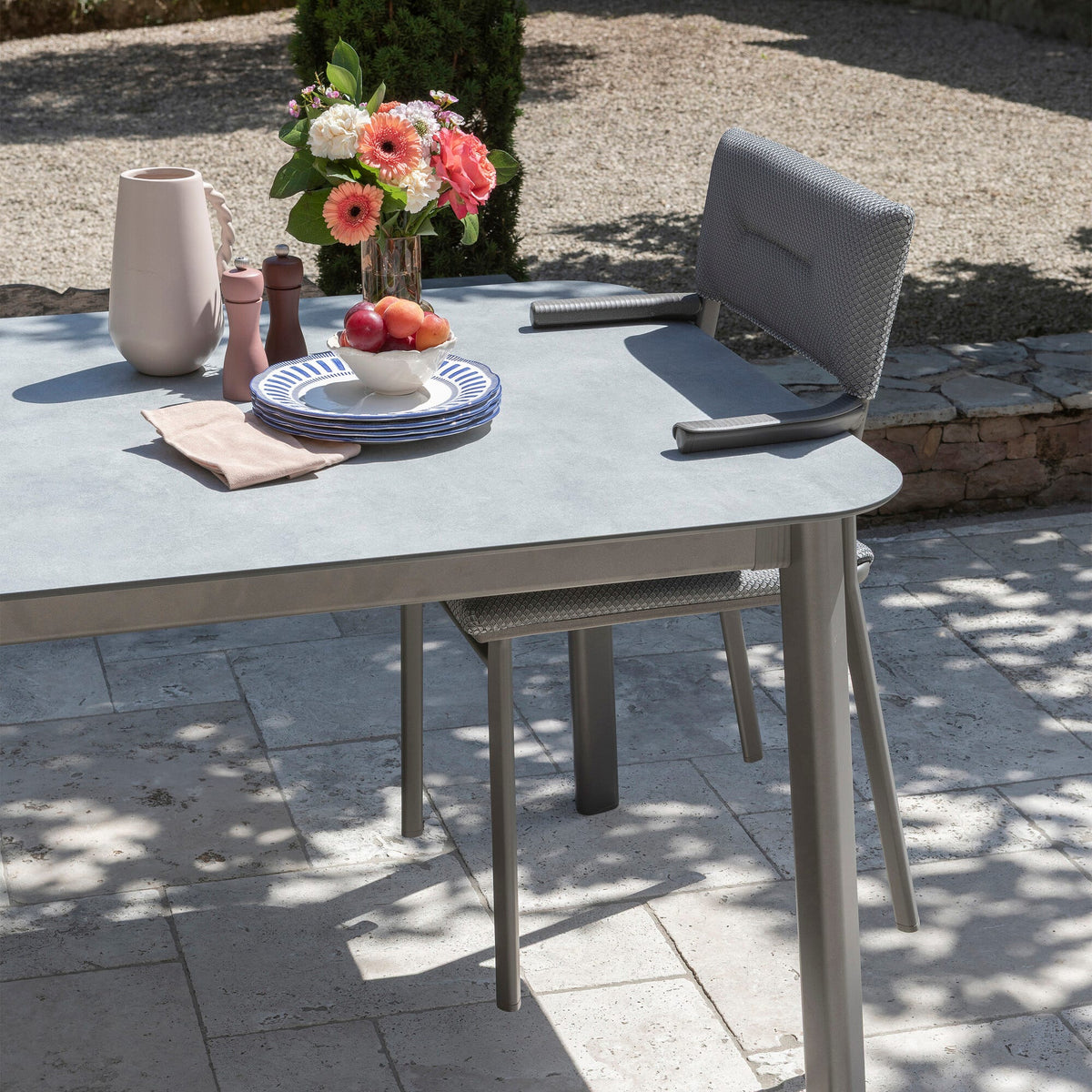 Lafuma Oron Table extensible 154-200 x 100cm 6 à 8 personnes ambiance