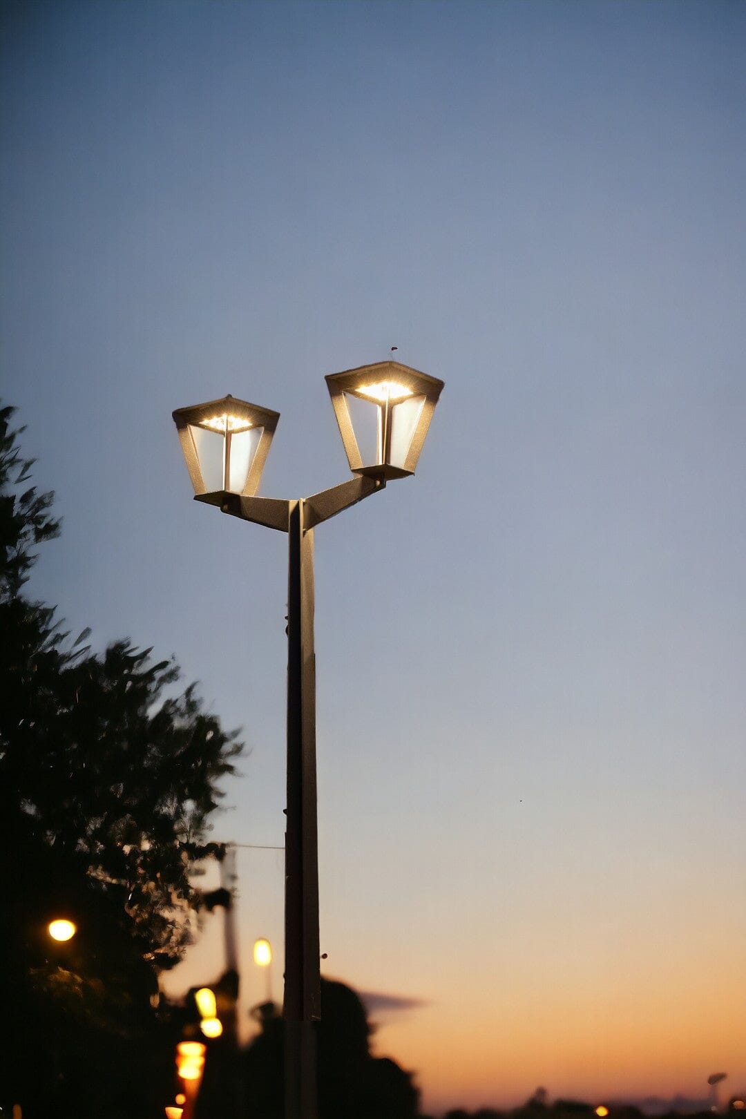 Les Jardins Metro Lampadaire solaire Double sans fil 500 Lumens