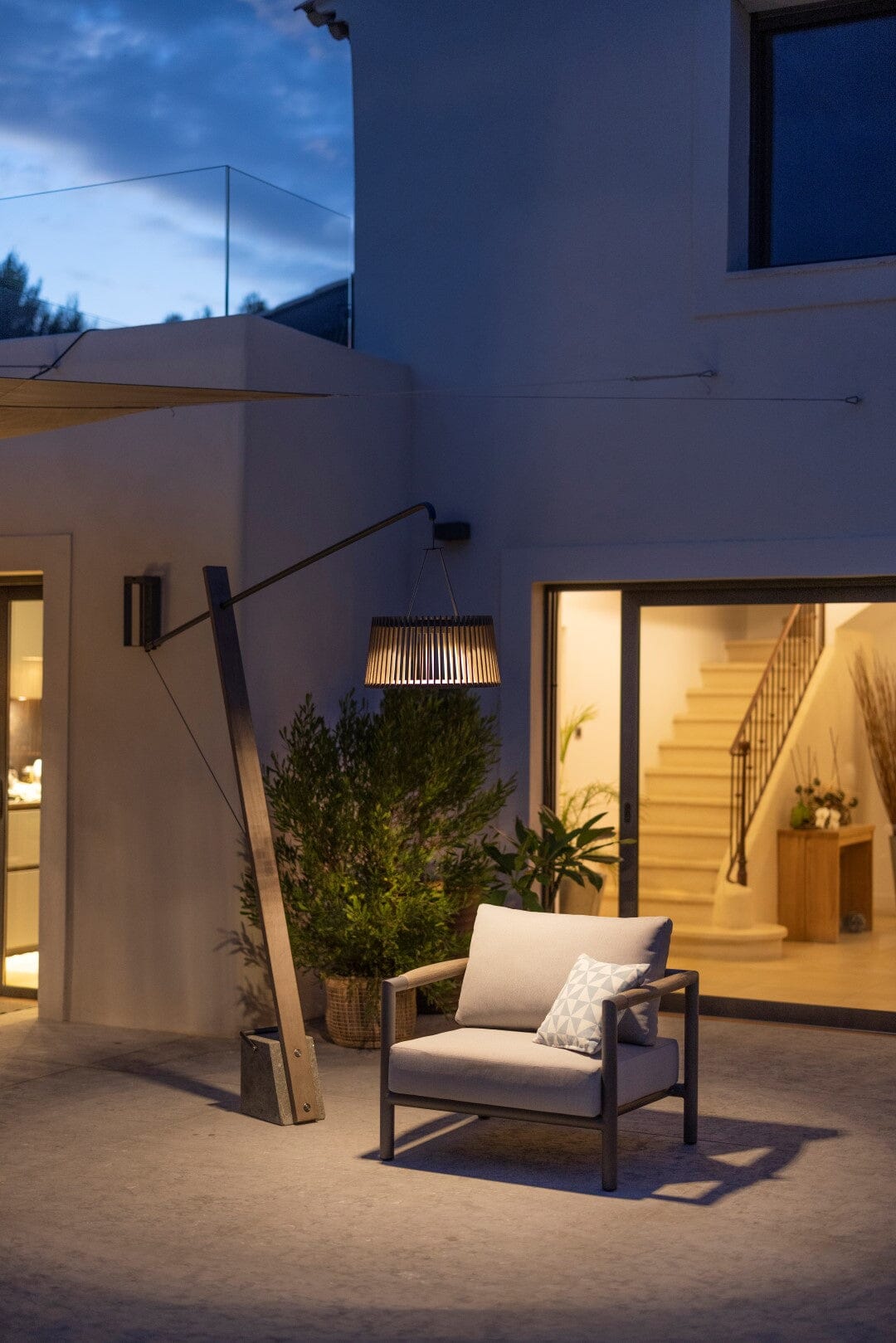 Les Jardins Skaal Potence , abat-jour en sus