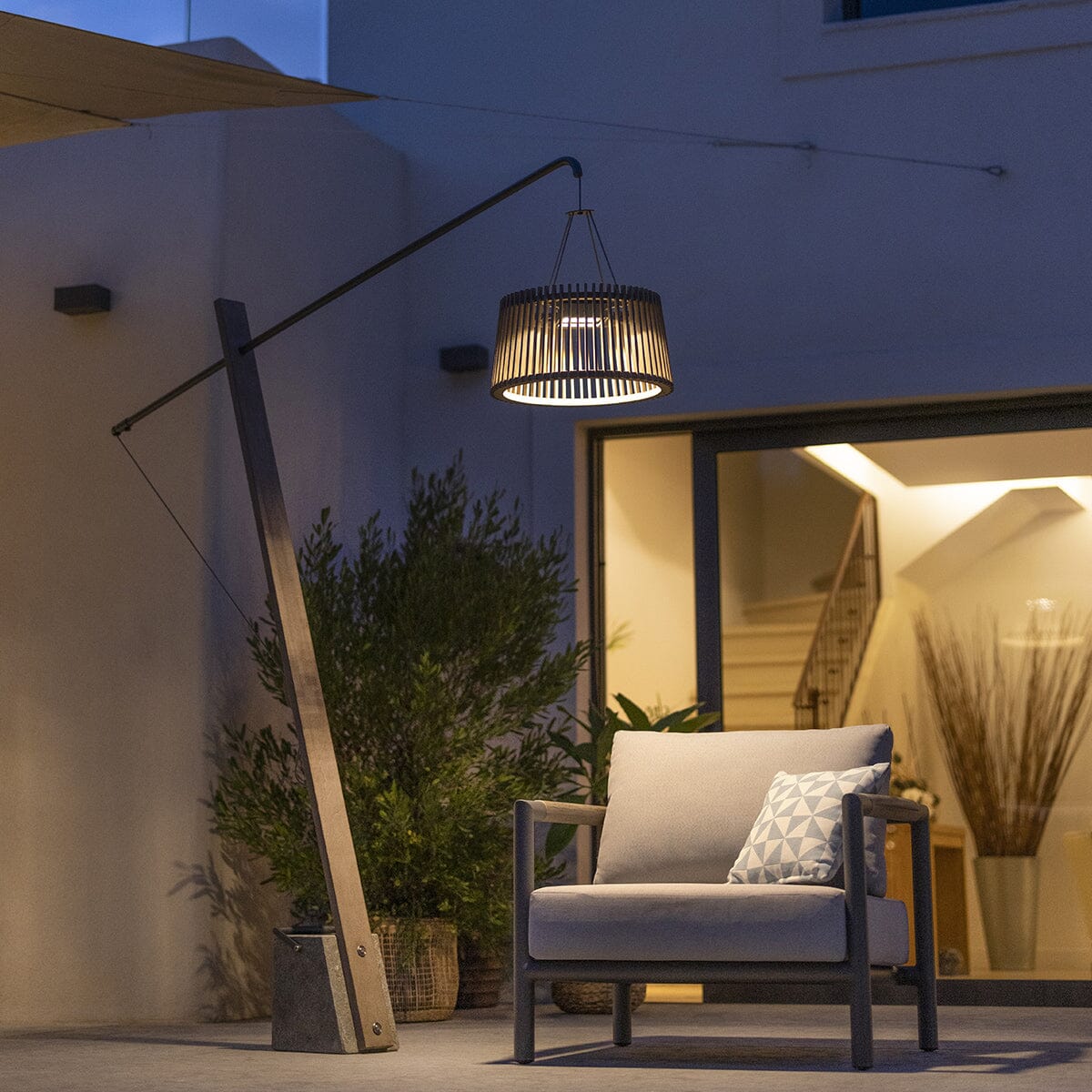 Les Jardins Skaal Potence , abat-jour en sus