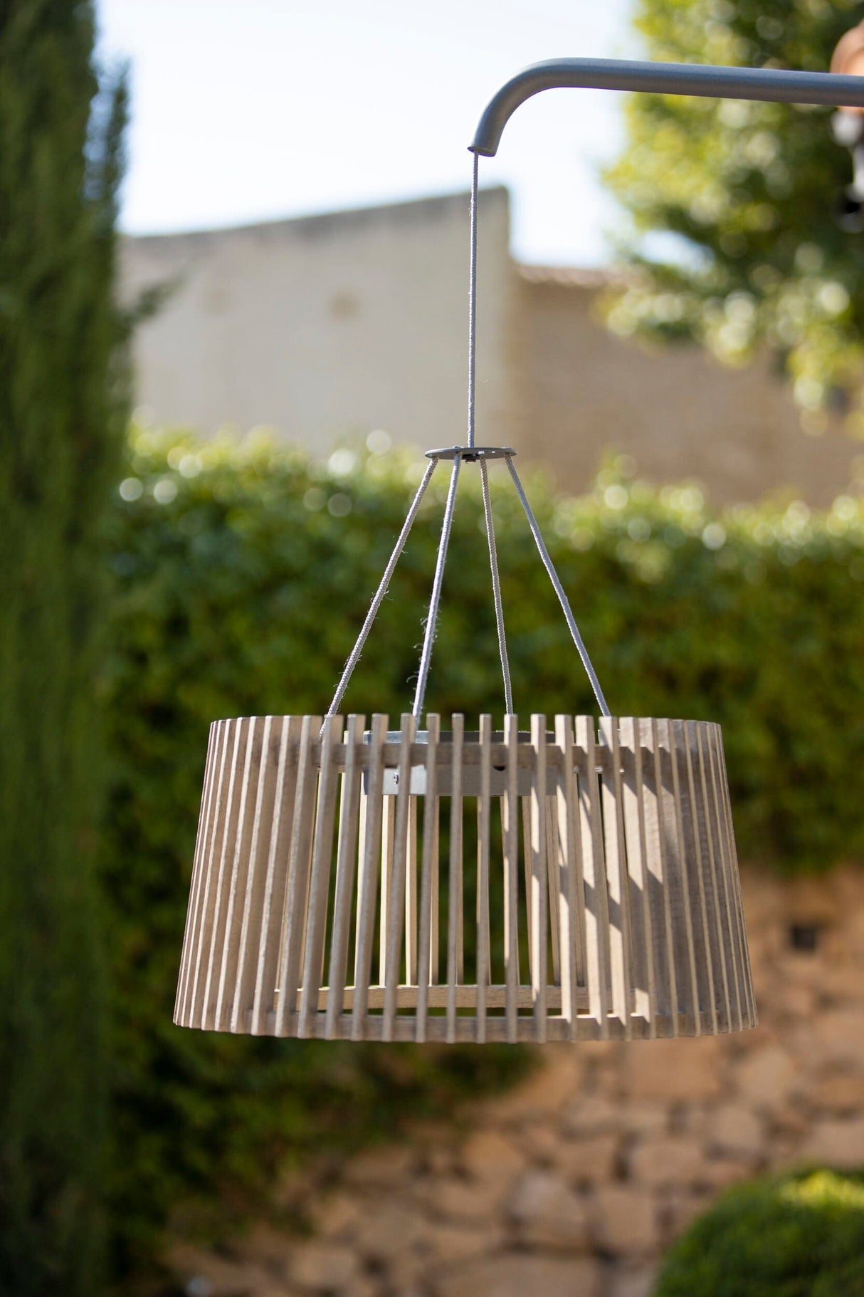 Les Jardins Skaal Potence , abat-jour en sus