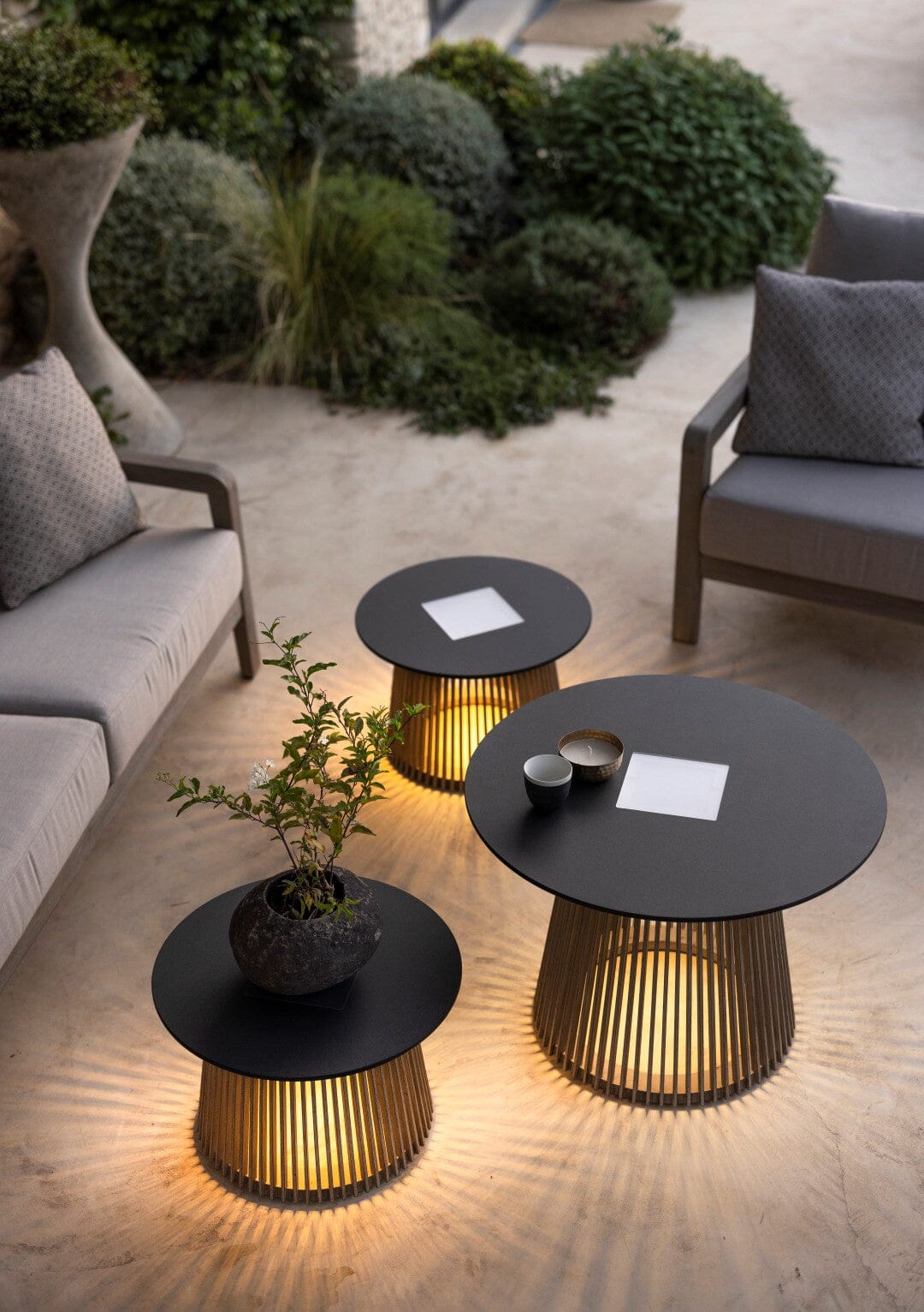 Les Jardins Tecka Table basse Ø70cm solaire h:50cm 500 Lumens