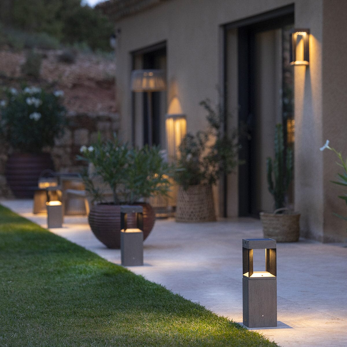 Les Jardins Teckalu Borne solaire petit modèle h:45cm 500 Lumens