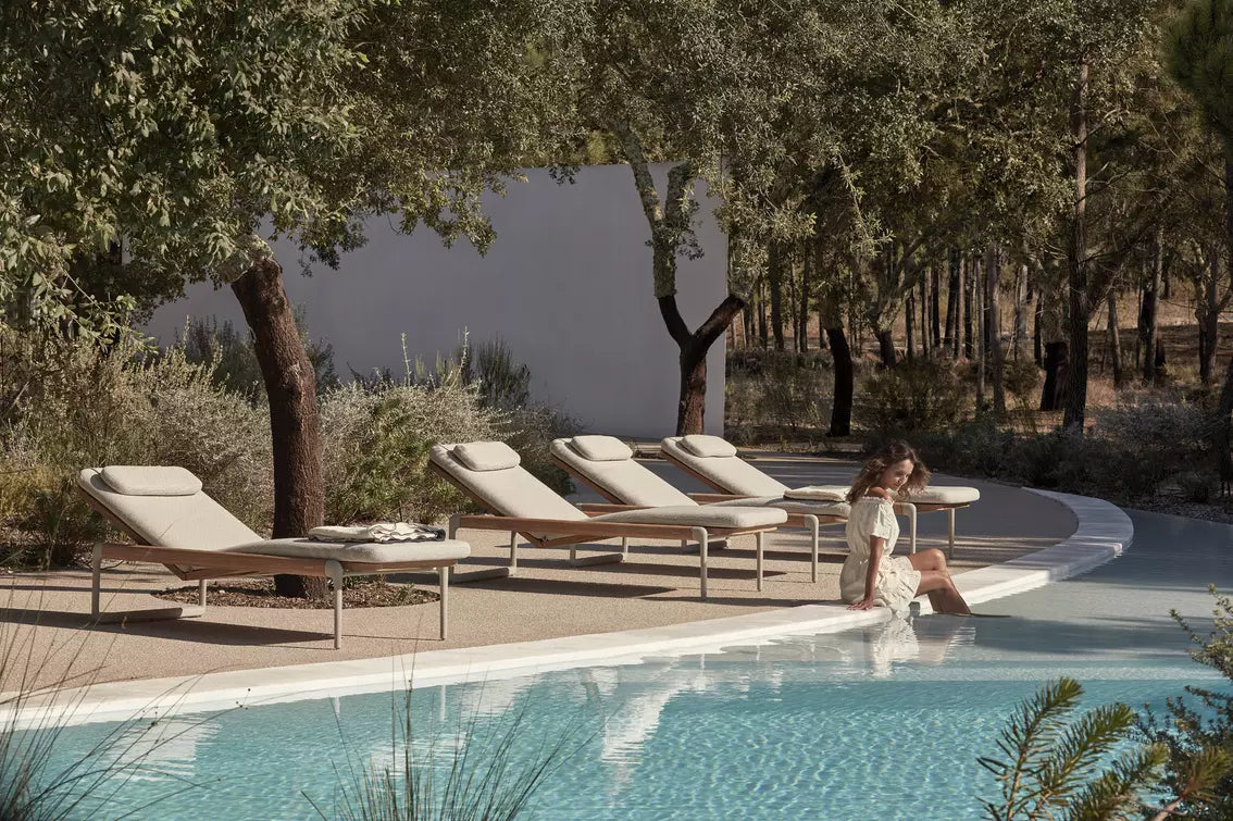 Manutti Flows Chaise longue Teak, coussins en sus