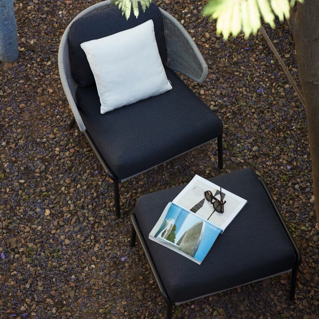 Manutti Radoc Radius Medium Footstool/Sidetable, coussins en sus