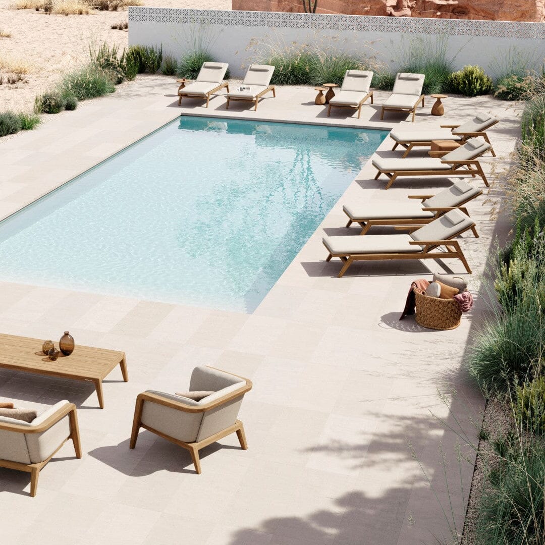 Manutti Sunrise Lounger Teak avec accoudoirs, coussins en sus