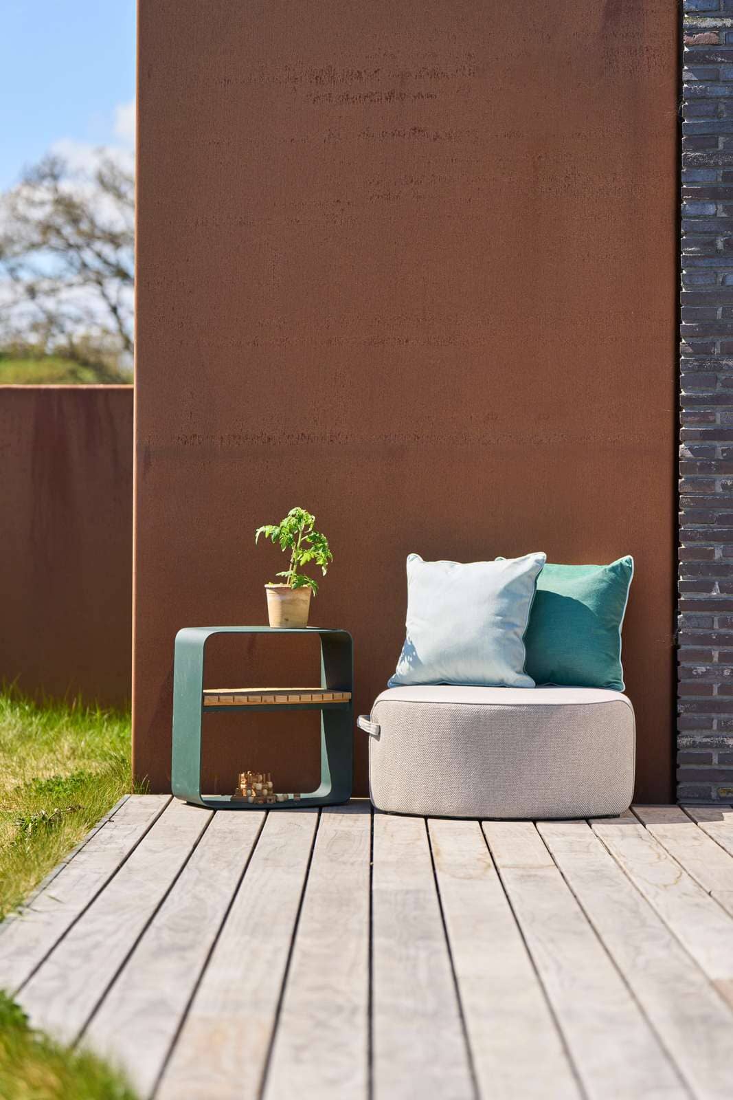 Mindo 109 Side table 48x35cm H:50cm