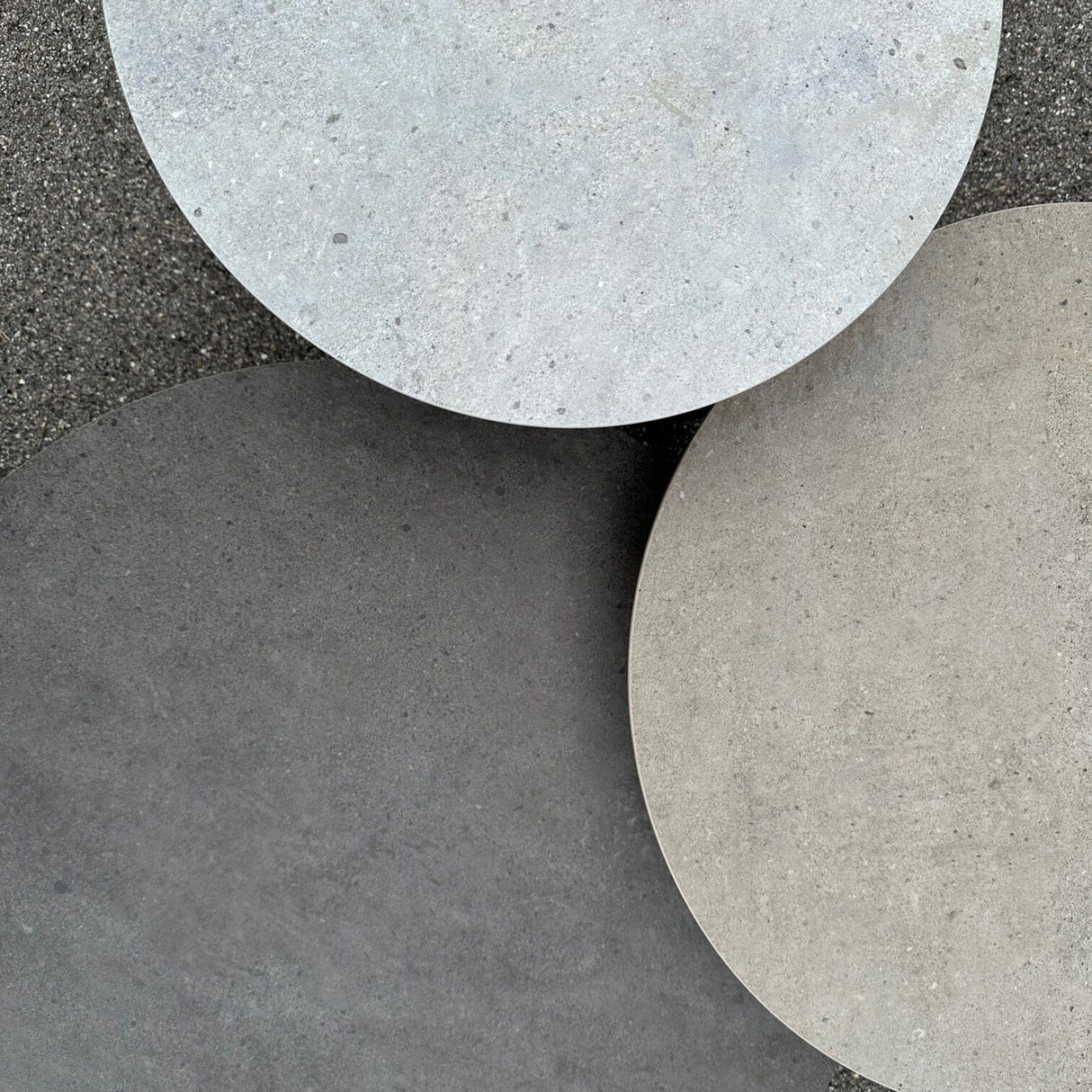 Tria Set de 3 tables basses gigognes en inox anthracite avec céramique