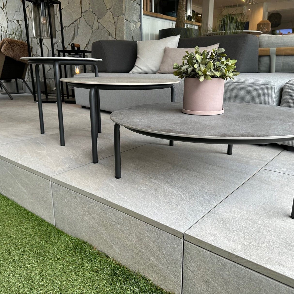 Tria Set de 3 tables basses gigognes en inox anthracite avec céramique