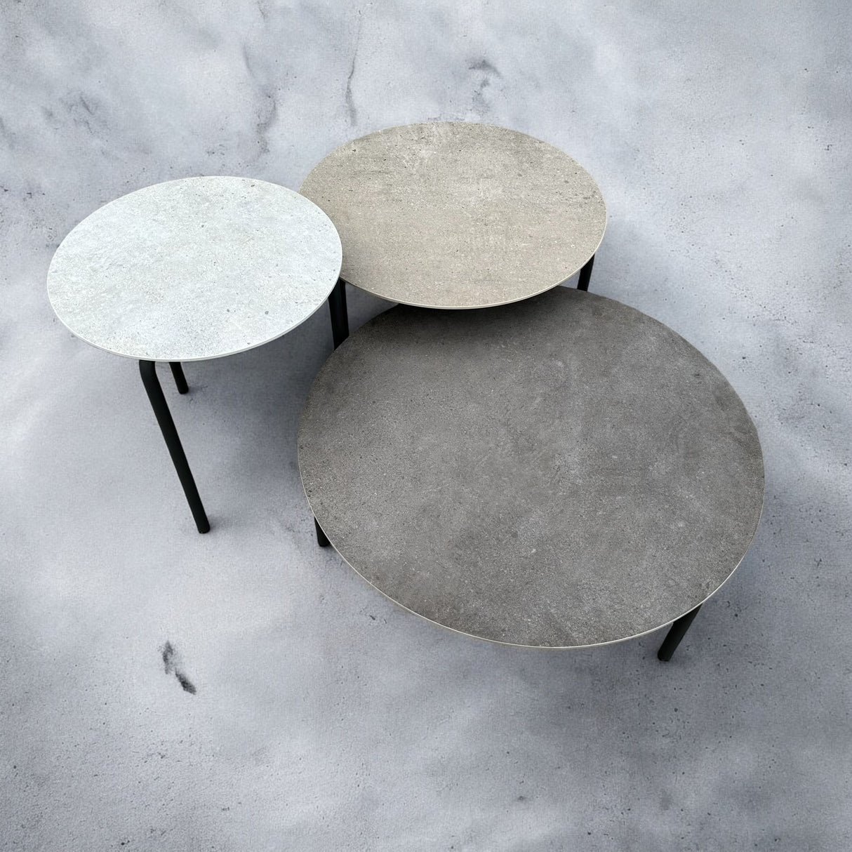 Tria Set de 3 tables basses gigognes en inox anthracite avec céramique