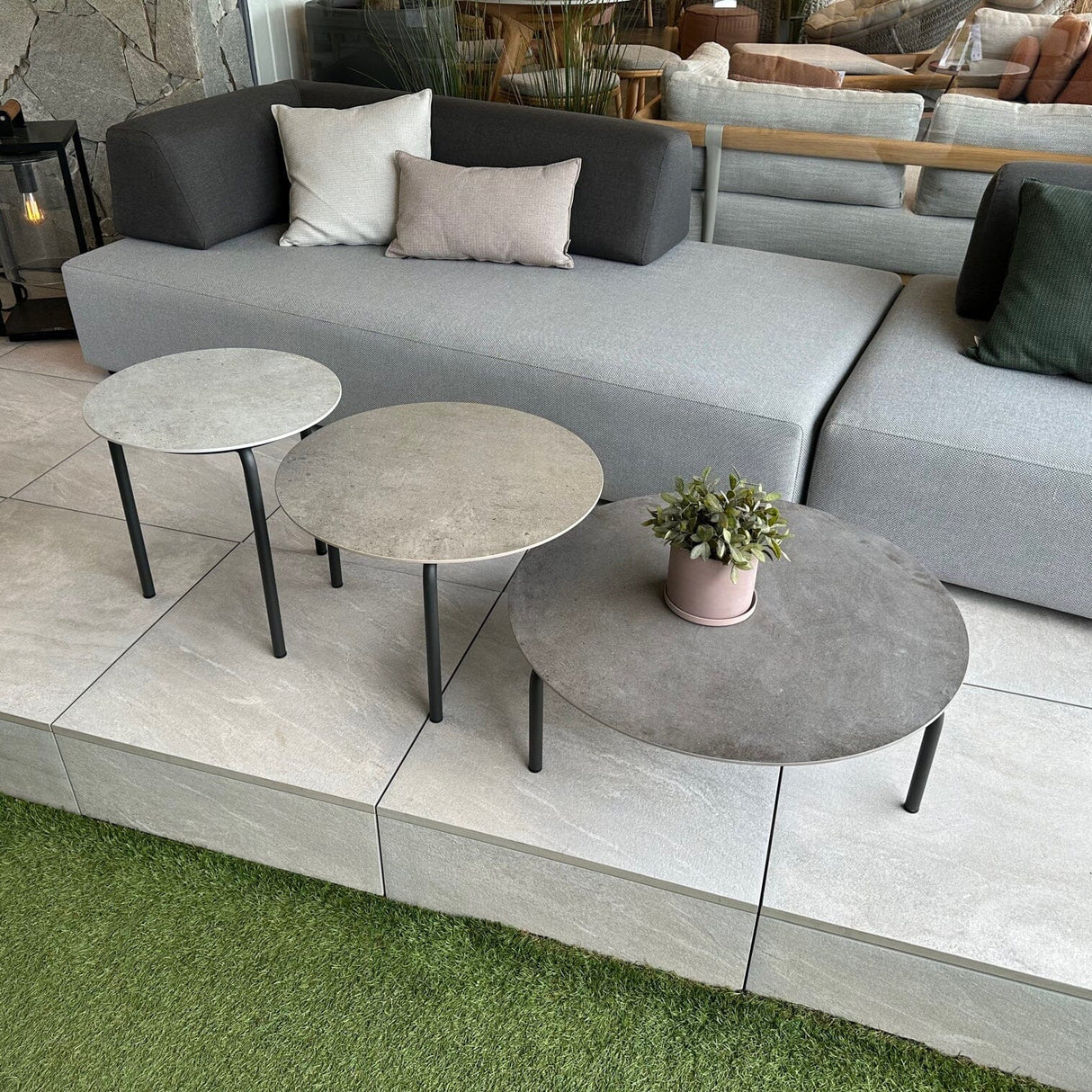 Tria Set de 3 tables basses gigognes en inox anthracite avec céramique