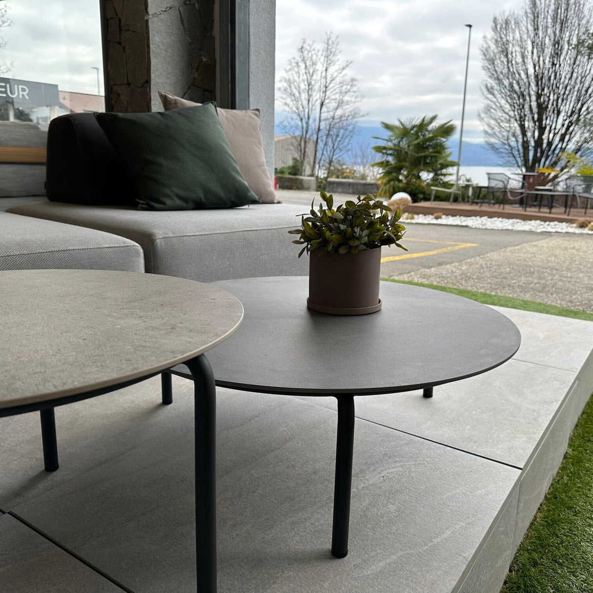 Tria Set de 3 tables basses gigognes en inox anthracite avec céramique