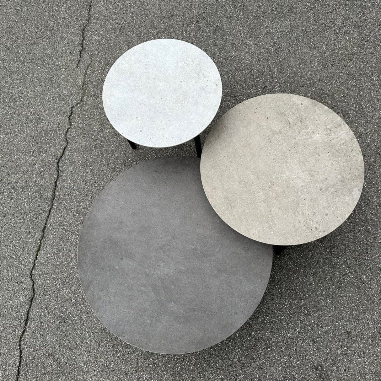 Tria Set de 3 tables basses gigognes en inox anthracite avec céramique