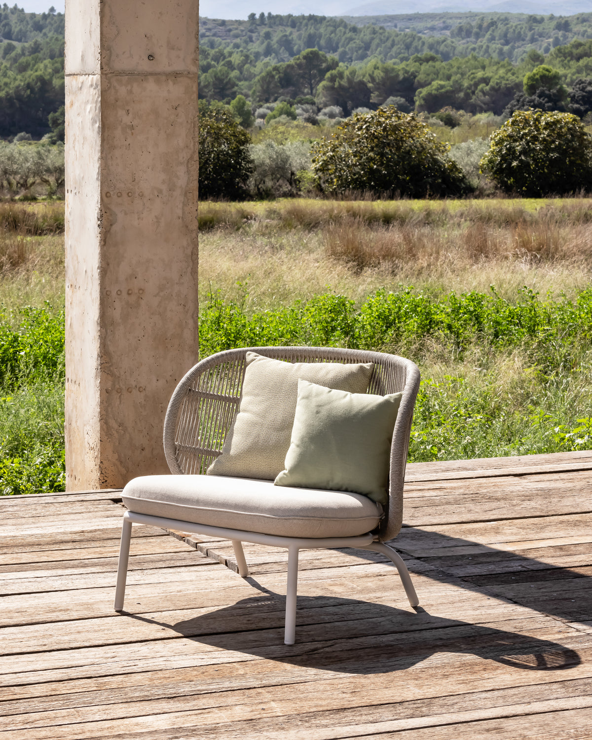 Vincent Sheppard Kodo lounge chair – Dune white