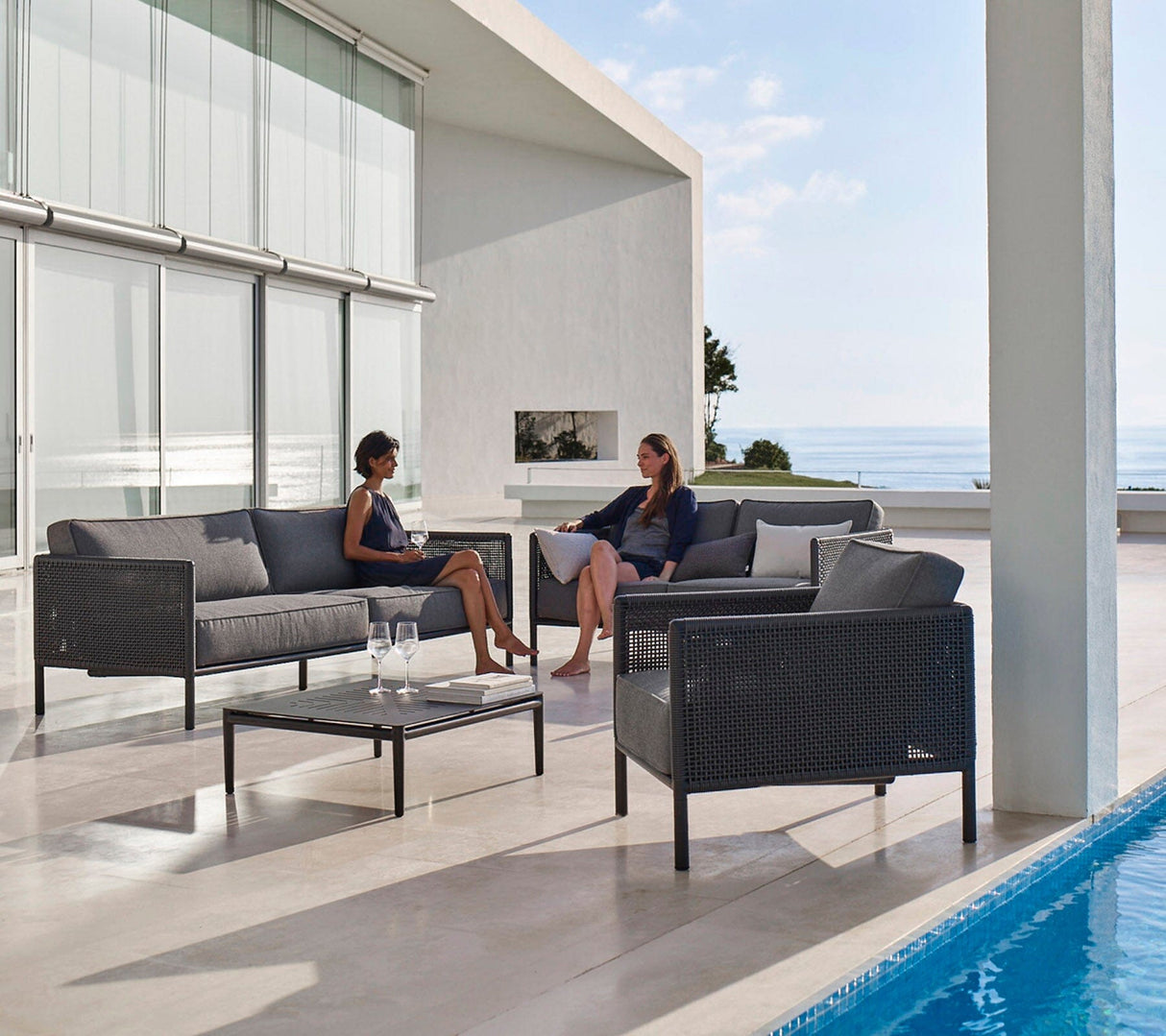 Cane-line Conic Coffee Table 75x75cm (5038)