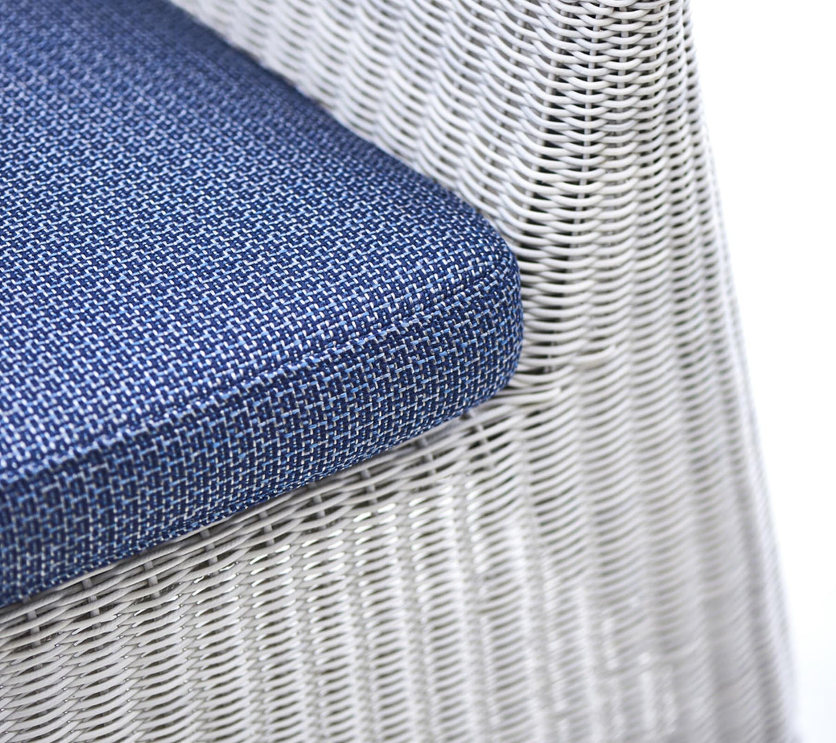 Cane-line Kingston Fauteuil Club Lounge empilable, coussin en sus (5450)