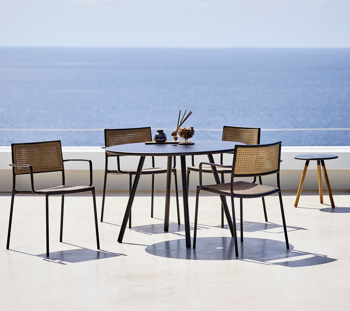 Cane-line Less French weave Fauteuil repas empilable (11430)