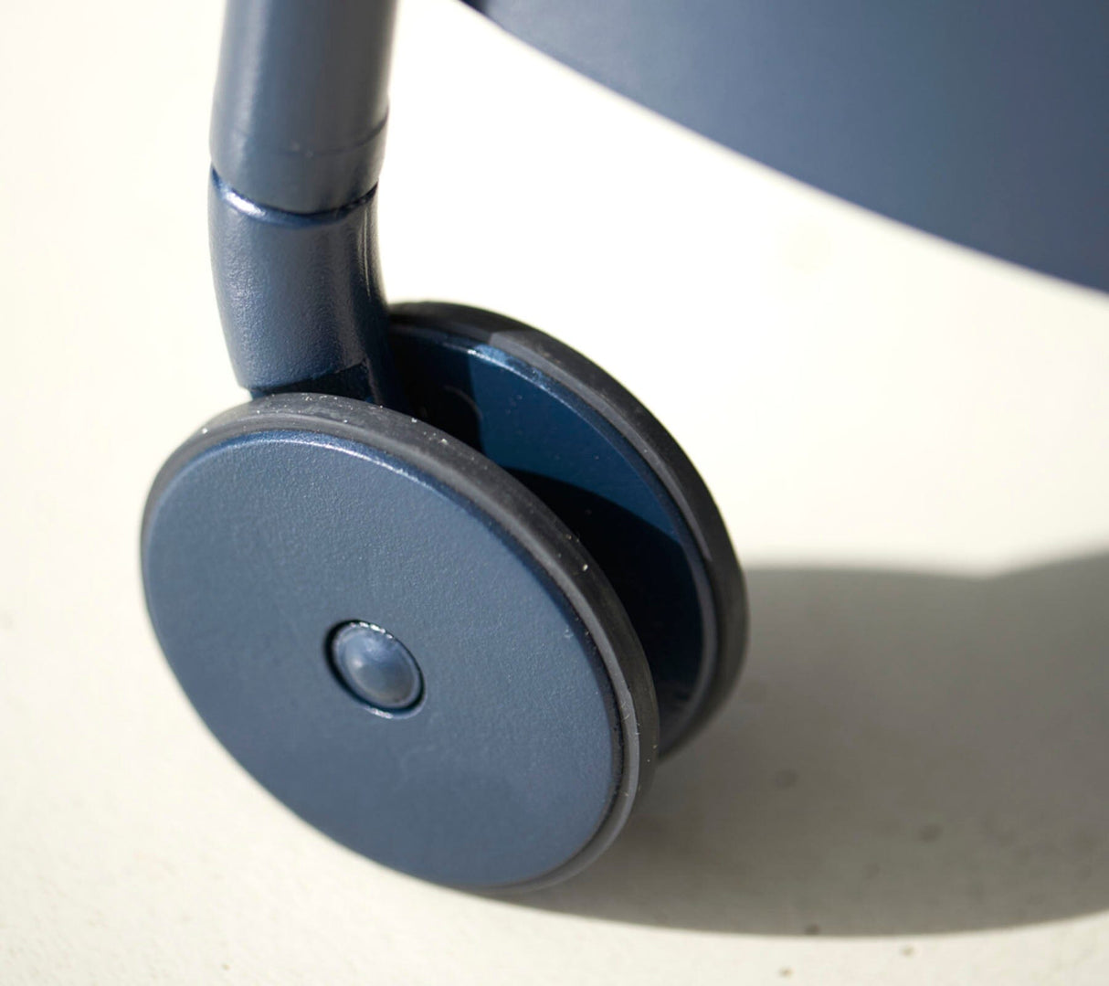 Cane-line Roll Trolley Desserte ronde Ø 44cm avec roues (5002)