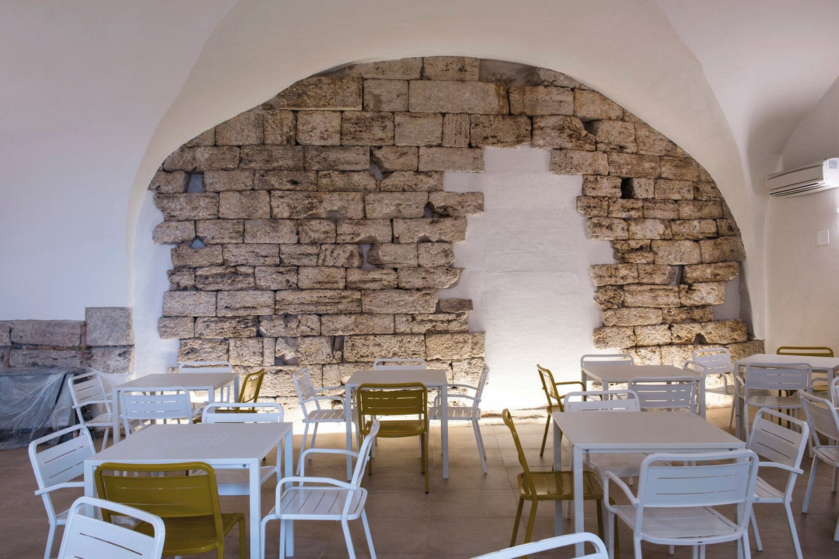 Emu 096 Urban Table repas 80x80cm