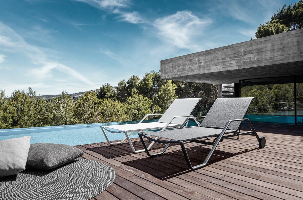 Gloster 180 Chaise longue empilable avec accoudoirs aluminium