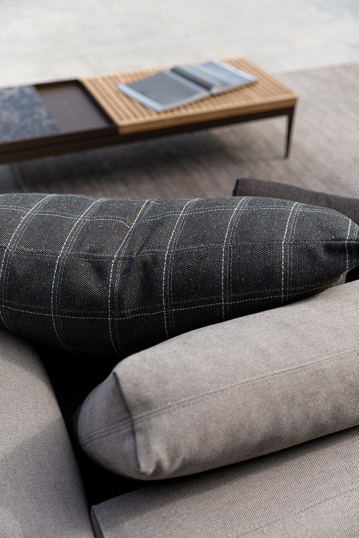 Gloster Grid Coffee Table - Table basse 151x50cm h:30cm - Teak & Ceramic Top