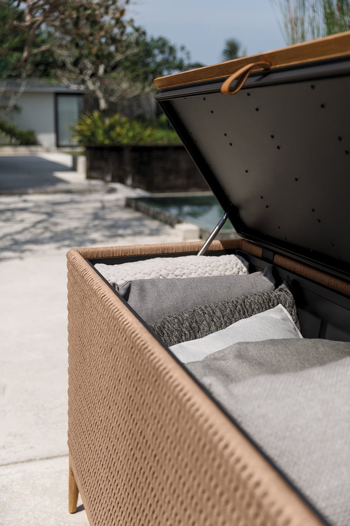 Gloster Lima Coffre de rangement 165x65cm h:93cm