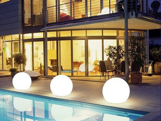 LEDS C4 Cisne Surface lampe boule de sol pour l'extérieur