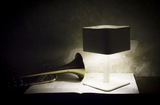 Maiori La Lampe Pose 02 lampe solaire sans fil hybride bluetooth