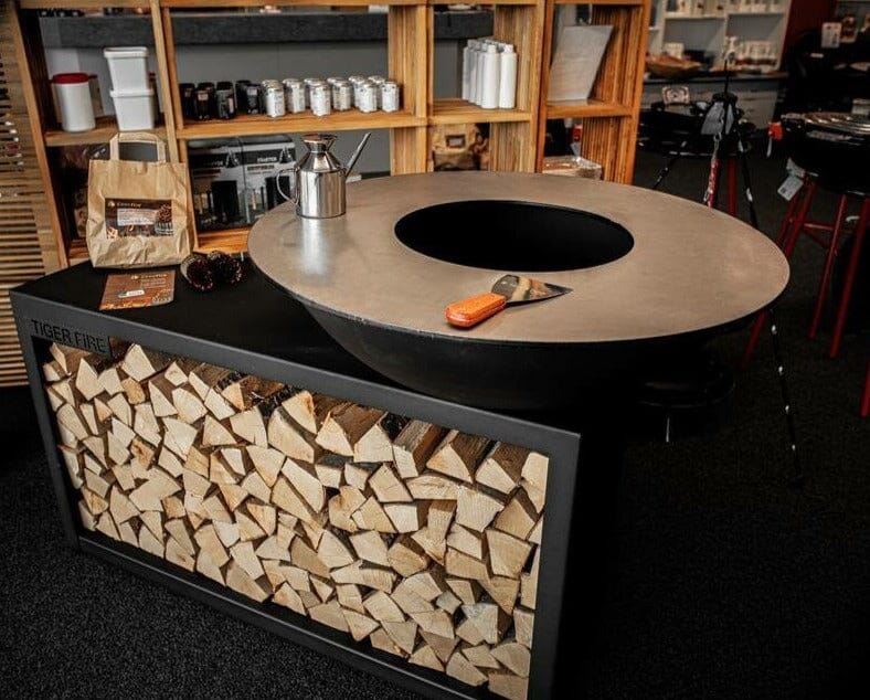 Tiger Fire 112 Island Black Ø112cm Foyer Brasero avec stockage bois H: 103cm